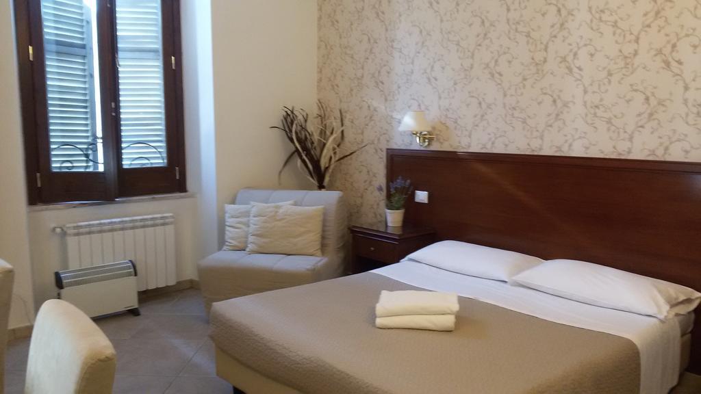 Mrs Julie Guesthouse Рим Экстерьер фото
