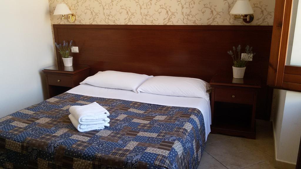 Mrs Julie Guesthouse Рим Экстерьер фото